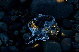 Pebbles: Ice block on pebbles