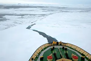 Pushing: Ice breaker Ship, pushing pack ice in Weddlell sea