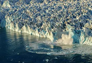 Strait: Ice calving. Knud Rasmussen Glacier (also called