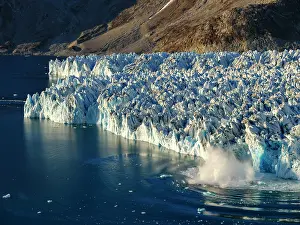 Strait: Ice calving. Knud Rasmussen Glacier (also called
