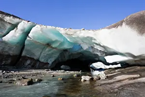 Retreat: Ice cave and glacier snout of Schlatenkees
