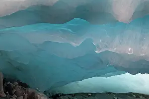 Retreat: Ice cave and glacier snout of Schlatenkees