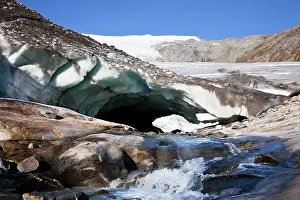 Retreat: Ice cave and glacier snout of Schlatenkees