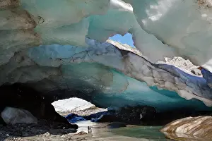 Retreat: Ice cave and glacier snout of Schlatenkees