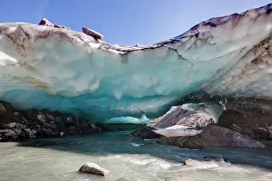 Retreat: Ice cave and glacier snout of Schlatenkees