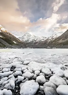 Chunks: Ice chunks on Hooker Lake, Mount Cook, Hooker Valley