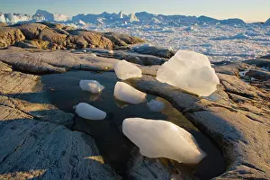 Midnight: Ice chunks and large icebergs at midnight