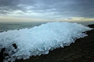 Dyke: Ice forming pushing up against dikes