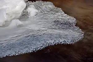 Streaming: Ice forms with streaming water underneath