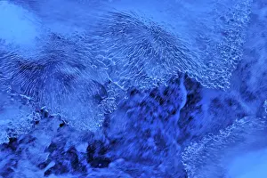 Streaming: Ice forms with streaming water underneath