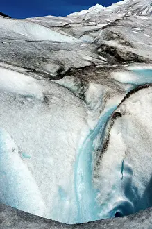 Moreno: Ice Hole on glacier with water stream