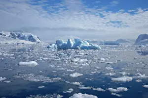Strewn: Ice strewn bay