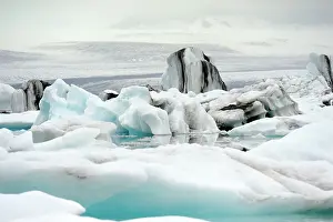 Vatnajokull: Iceberg formations in the Jokulsarlon glacier lagoon
