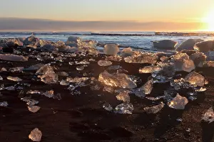 Environmentalism: Iceberg nuggets shine like diamants at sunrise