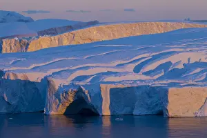 Disco: Iceberg at sunrise - Ilulissat Icefjord - Greenland