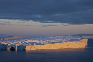 Disco: Iceberg at sunrise - Ilulissat Icefjord - Greenland