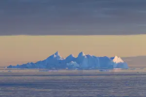 Regi: Iceberg at sunset - Ilulissat Icefjord - Greenland