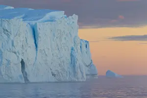Regi: Iceberg at sunset - Ilulissat Icefjord - Greenland