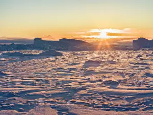 Uummannaq: Icebergs frozen into the sea ice of the Uummannaq