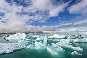 Yokulsarlon: Icebergs in the glacial lake, Yokulsarlon, Iceland, Europe