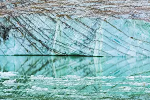 Icefields: Icebergs on glacial meltwater under Mount Edith