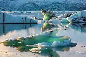 X1abd6c: Icebergs in the glacier lagoon J&, x1abd6c;sarlon