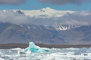 Vatnajoekull: Icebergs in Joekusarlon glacial lake - Iceland