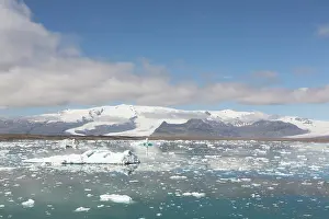 Vatnajoekull: Icebergs in Joekusarlon glacial lake - Iceland