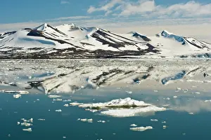 Longyearbyen: Icebergs and mountains, Hornsund Fiord