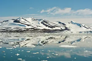 Longyearbyen: Icebergs and mountains, Hornsund Fiord