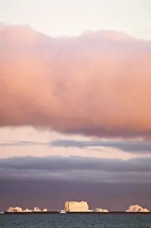 Conserve: Icebergs at sunrise, Cape York, West Coast