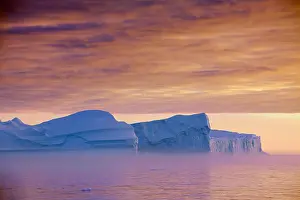Disko: Icebergs at sunset in the Kangia icefjord, Disko-Bay