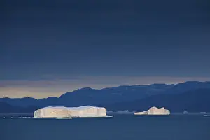 Uummannaq: Icebergs at Uummannaq Fjord - Greenland