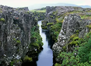 Tectonic: Iceland - crack in Earth's crust at point where
