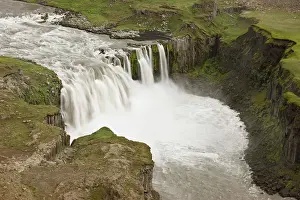 Grall: Iceland. Hafragilsfoss waterfall in Jokulsargljufur