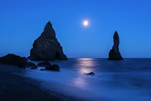 Moonrise: Iceland, Reynisdrangur. Moonrise reflection