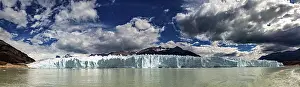 Idyllic: Idyllic panoramic view of a glacier and mountain range under a dynamic sky