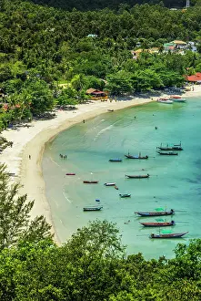 Longtail: Idyllic sandy beach with turquoise water, longtail