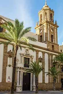 Religion: Iglesia de Santiago Apostol (Church of Saint James the