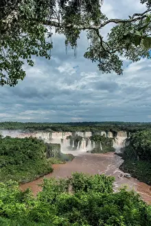 Parana: Iguaz&, x2837874;erfalls of the river Iguaz&, x2b208af;rder
