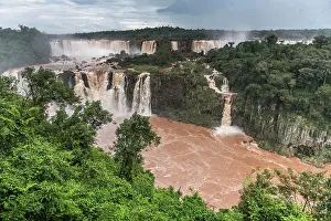 Parana: Iguaz&, x2837874;erfalls of the river Iguaz&, x2b208af;rder