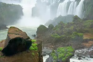 Iguacu: Iguazu Falls / Iguacu Falls - water masses of Iguazu