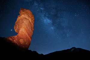 Galaxy: Illuminated Roque Cinchado in front of Pico del