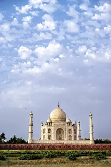 Mausoleum: India, Uttar Pradesh, Agra. Taj Mahal, in wide angle