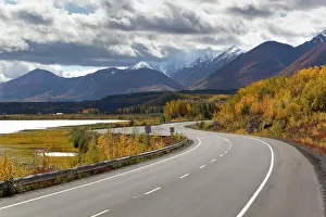 Avenue: Indian Summer, autumn along Dezadeash Lake, Haines