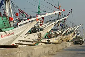 Ports: Indonesian boats - Phinisi tradional sailing boats