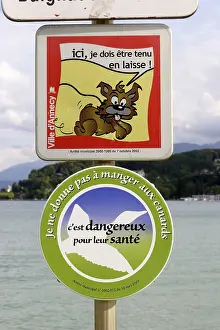 Information: Information panels to keep dogs on a leash