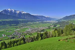 Karwendel: Inn valley seen from Kolsassberg, in the background
