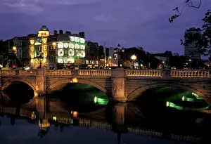 Waterway: Ireland, Dublin. O'Connell Bridge spanning