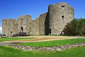 Dennis: Ireland, Roscommon. View of ruins of Roscommon